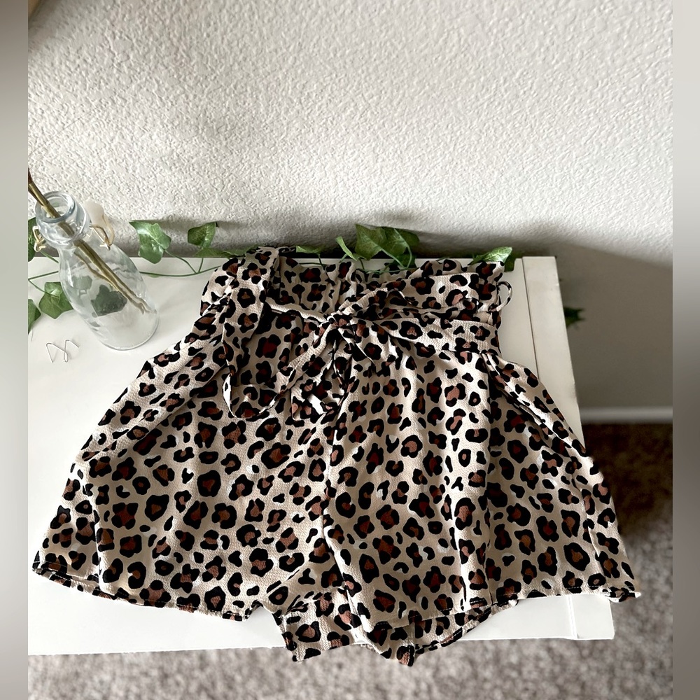 Altard stare cheetah print tie flow shorts!